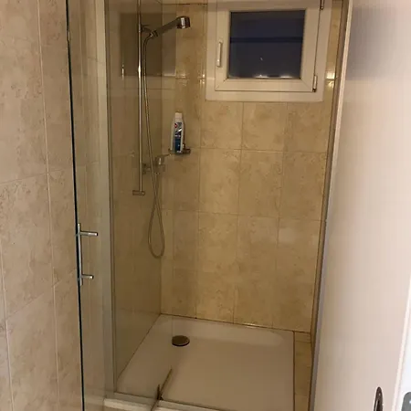 Homestay Grande Avec Salle De Bains Privative