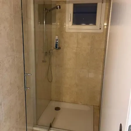 Quarto em Acomodações Particulares Grande Avec Salle De Bains Privative *